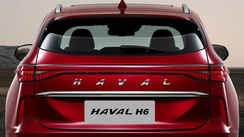 Горизонтальная светодиодная полоса, соединяющая блоки задних фонарей